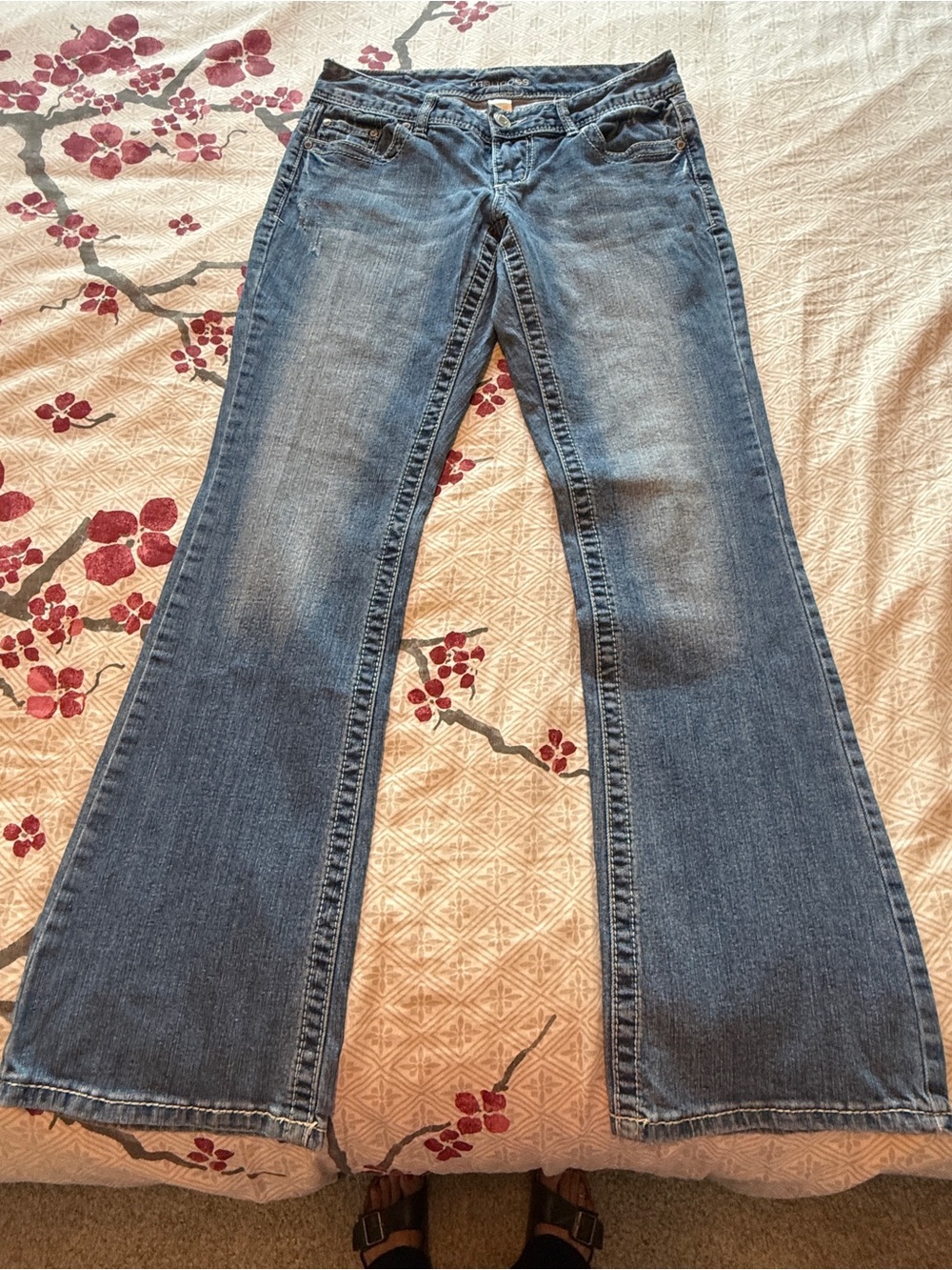 Marissa’s low Rise Classic Women's Bootcut Jeans in Medium Blue - EUC